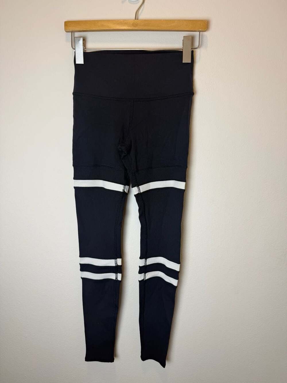 Alo Yoga Legit High Waist Leggings Size XS Black White Striped